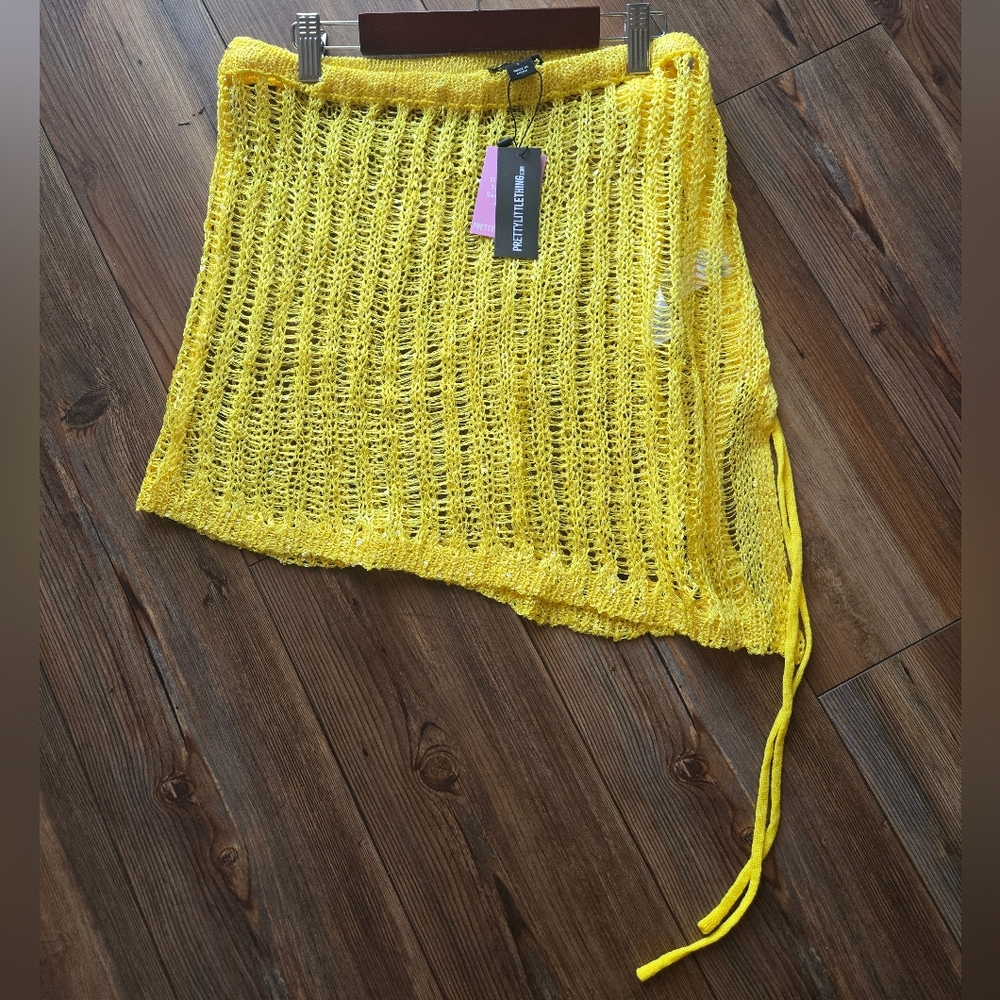 PrettyLittleThing Yellow Crochet Mini Beach Skirt NWTs- Size Large - Picture 10 of 11